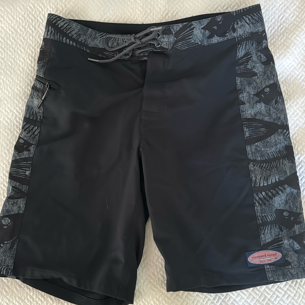 Vineyard vines Men’s black boardshort
